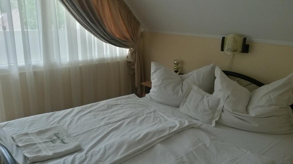 Ezust Fenyo Vendeghaz Hotell Siófok Eksteriør bilde